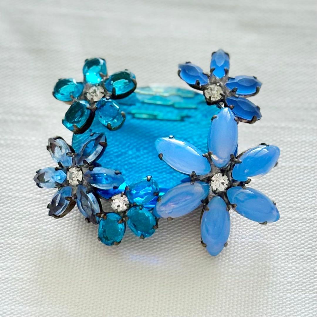 チェコガラス　ブローチ　ブルーフラワー